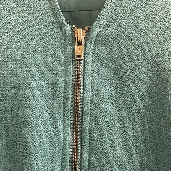 Teal dress. Singh waist. Can be worn as a long sleeve or 3/4 length. - Picture 4 of 6